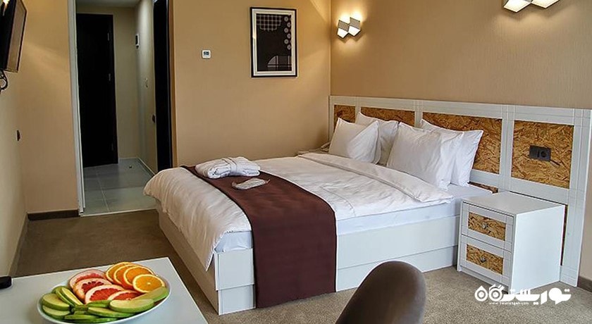 نمای تخت بزرگ اتاق کلاسیک