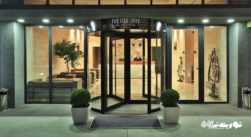 درب ورودی هتل آیوریا این