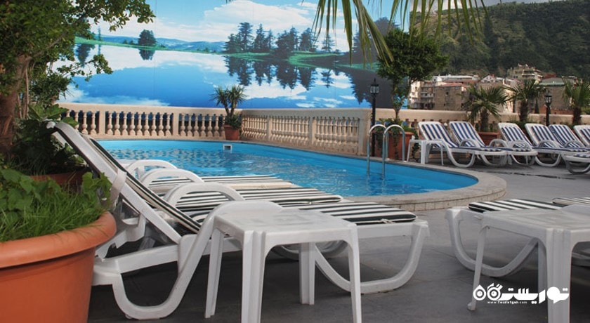 استخر روباز هتل ورا پالاس