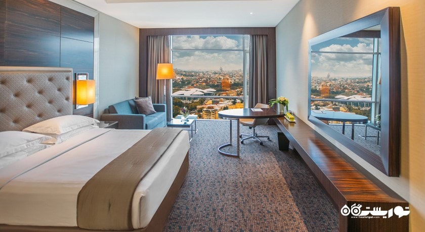 نمای تخت بزرگ اتاق دلوکس