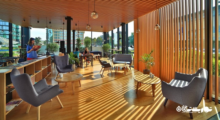 آیوار کافه هتل رادیسون بلو آیورا