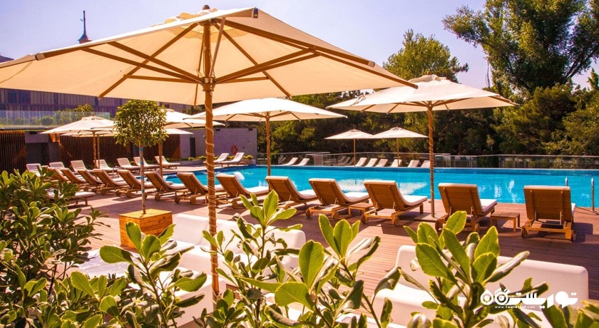 استخر روباز هتل رادیسون بلو آیورا