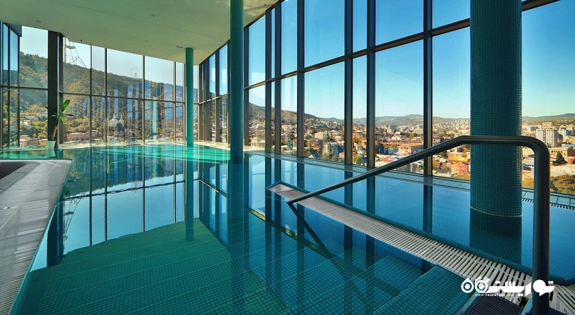 استخر سرپوشیده مرکز اسپا