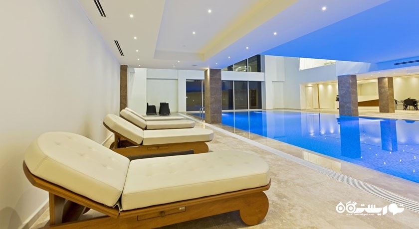 استخر سرپوشیده مرکز اسپا