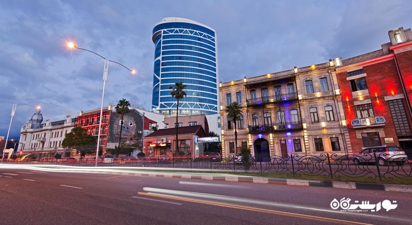 نمای ساختمان هتل لئو گرند باتومی