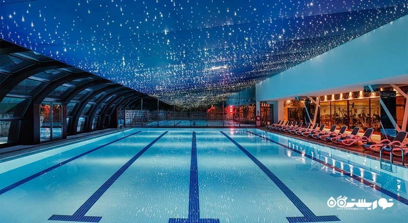 استخر سرپوشیده مرکز اسپا