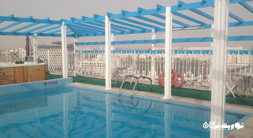 استخر روباز هتل دریم پلس