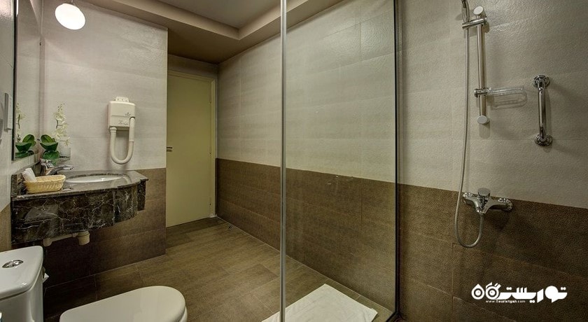 حمام و سرویس بهداشتی اتاق ها