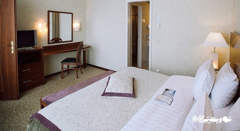 نمای تخت بزرگ اتاق وی آی پی