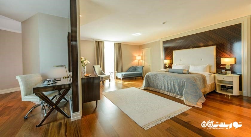 نمای تخت بزرگ سوئیت هتل	