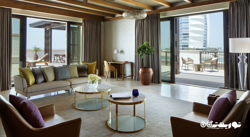 محوطه نشیمن سوئیت فمیلی