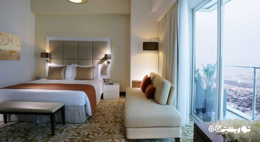 تخت بزرگ آپارتمان اگزکیوتیو سه خوابه