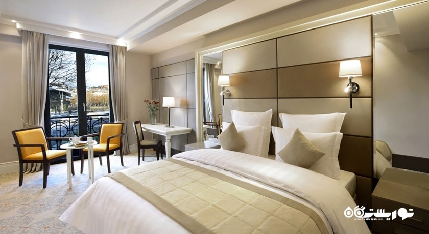 نمای تخت بزرگ اتاق پرمیر