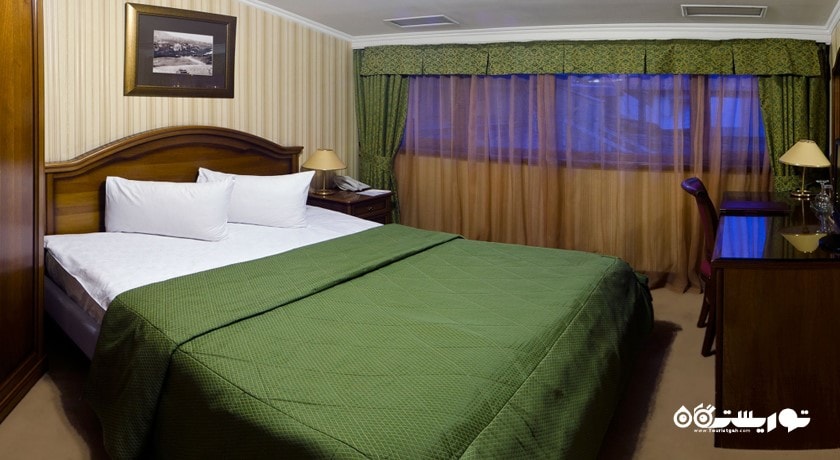 نمای تخت بزرگ اتاق کلاسیک