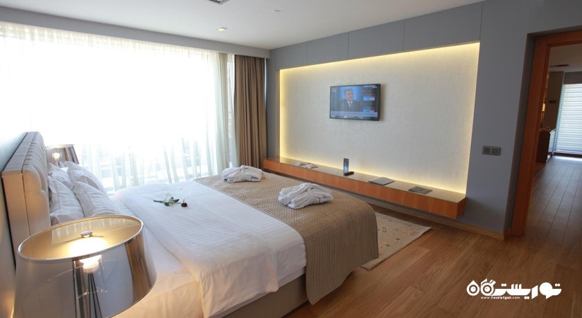 نمای تخت بزرگ آپارتمان هتل