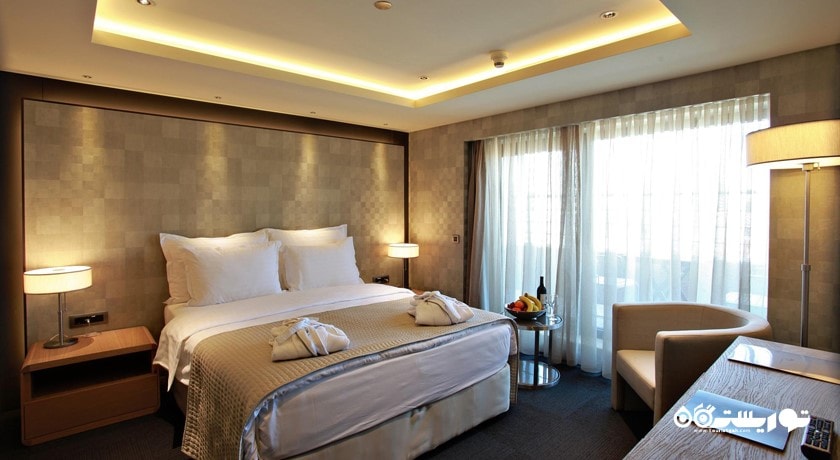 نمای تخت بزرگ اتاق دلوکس