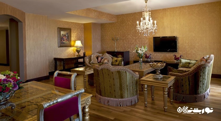 محوطه نشیمن ویلا زعفران