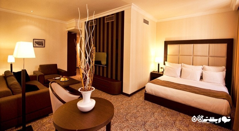 نمای تخت بزرگ سوئیت جونیور