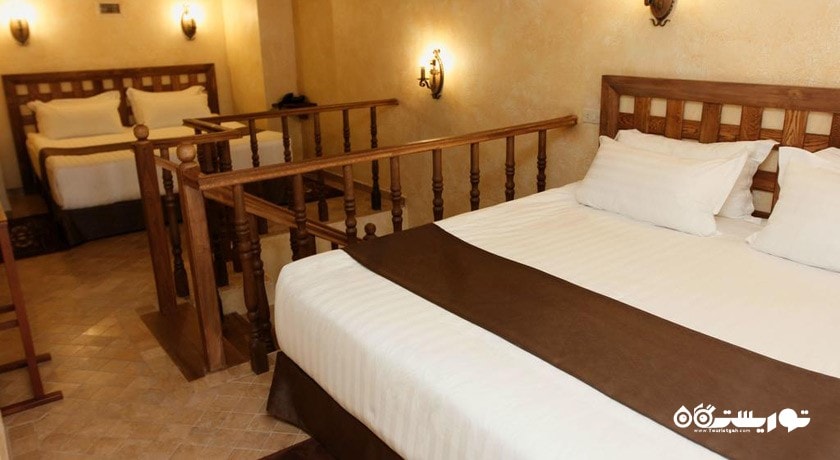 نمای تخت بزرگ اتاق فمیلی