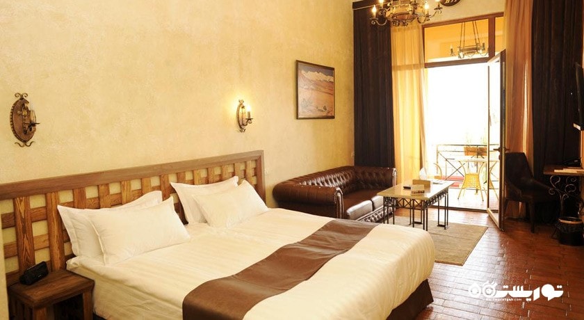 نمای تخت بزرگ اتاق دلوکس