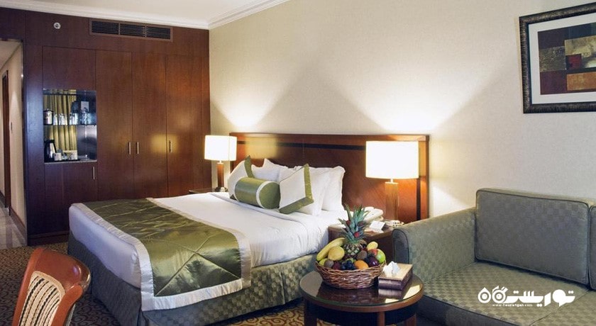 نمای تخت بزرگ اتاق اگزکیوتیو