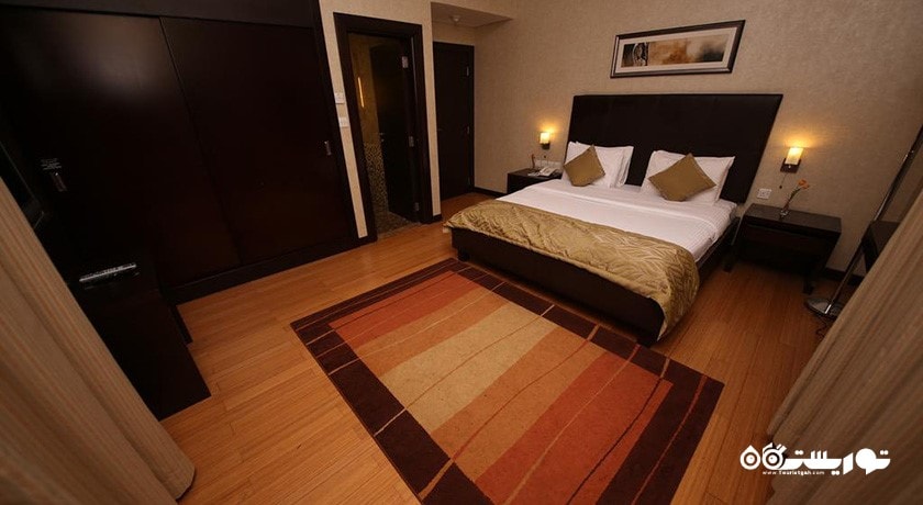 نمای تخت بزرگ آپارتمان دوخوابه