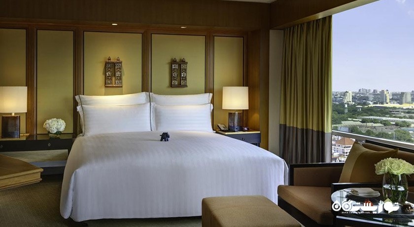 تخت بزرگ اتاق دلوکس کرنر