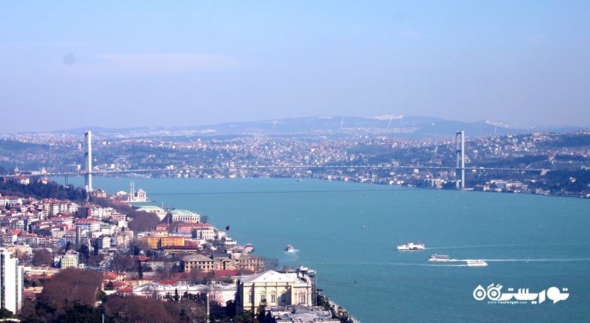 سرگرمی سفر تفریحی بسفروس با یات (نوعی قایق تفریحی) شهر ترکیه کشور استانبول