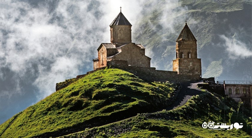 سرگرمی رشته کوههای قازبگی شهر گرجستان کشور تفلیس