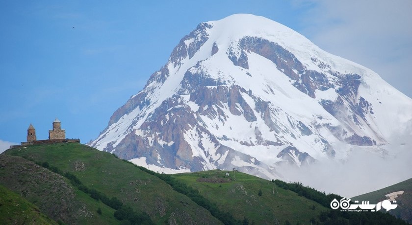 سرگرمی رشته کوههای قازبگی شهر گرجستان کشور تفلیس