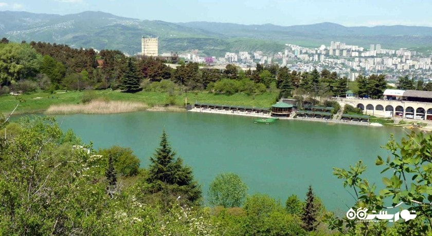 سرگرمی دریاچه لاک پشت (ترتل لیک) شهر گرجستان کشور تفلیس