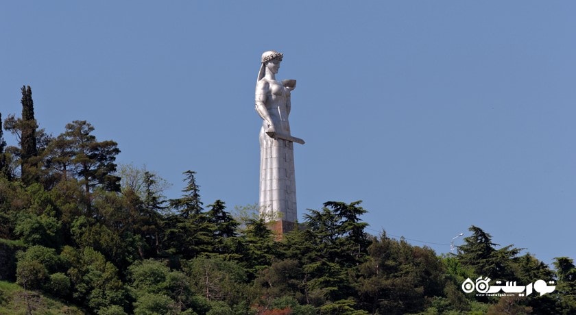  مجسمه کارتلیس ددا (مجسمه مادر گرجستان) شهر گرجستان کشور تفلیس