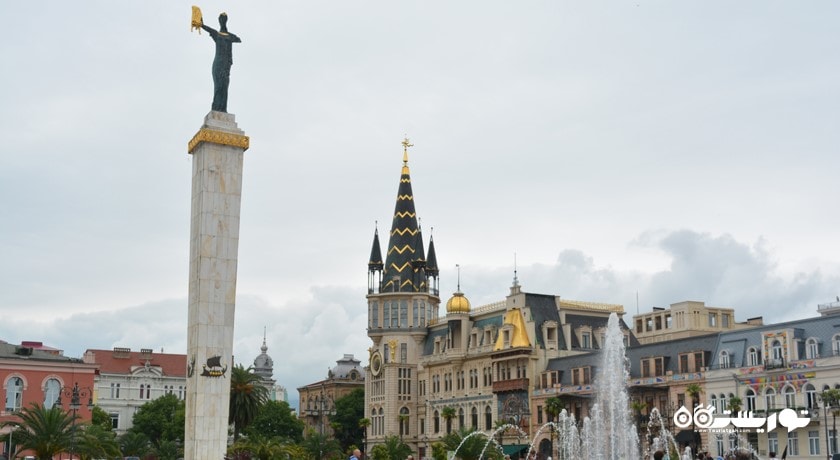  تندیس مدئا (مجسمه یادبود مده آ ) شهر گرجستان کشور باتومی