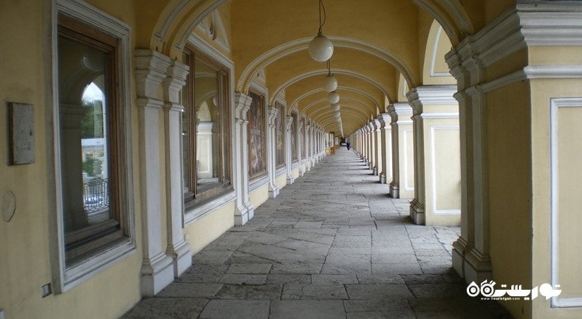 مرکز خرید مرکز خرید بولشویی گوستینی دور شهر روسیه کشور سن پترزبورگ