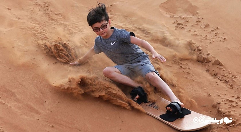 سرگرمی سند بوردینگ یا شن سواری دبی شهر امارات متحده عربی کشور دبی