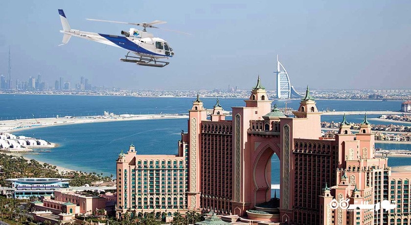 سرگرمی پرواز با هلیکوپتر در دبی شهر امارات متحده عربی کشور دبی