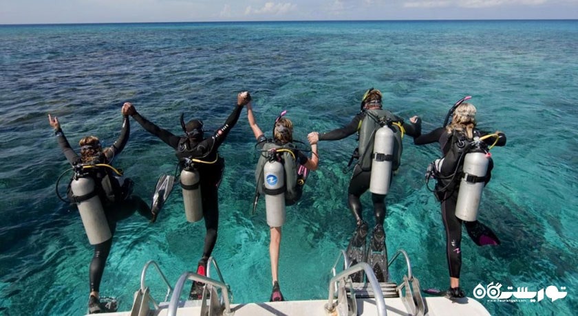 سرگرمی غواصی در دریای مدیترانه شهر ترکیه کشور آنتالیا