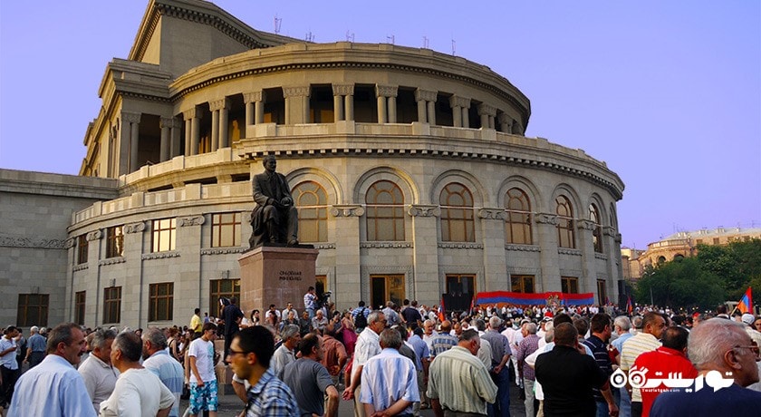  میدان آزادی ، ایروان شهر ارمنستان کشور ایروان