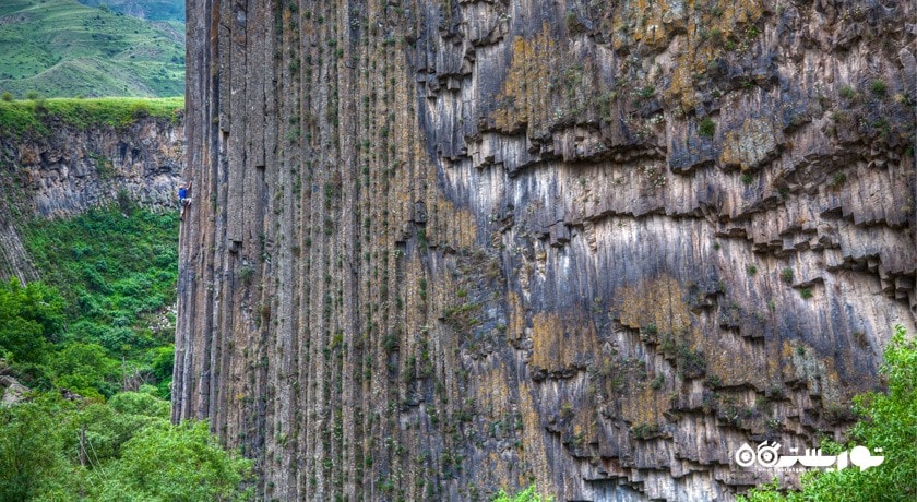 سرگرمی صخره نوردی در ارمنستان شهر ارمنستان کشور ایروان