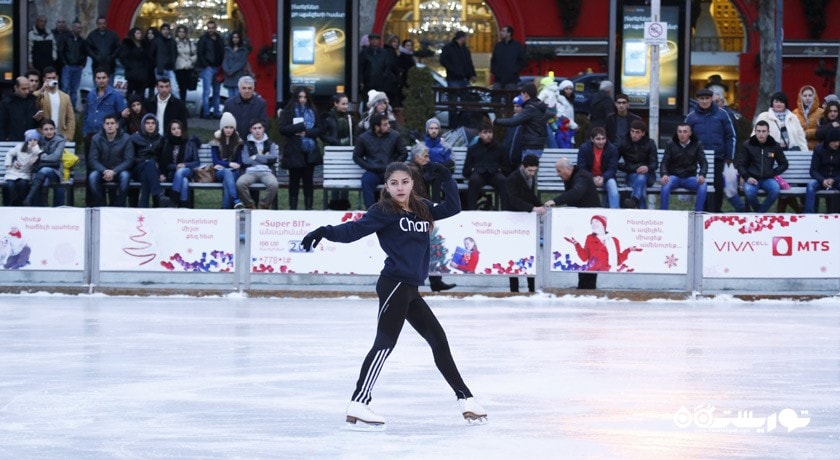 سرگرمی اسکیت سواری روی یخ ، ایروان شهر ارمنستان کشور ایروان
