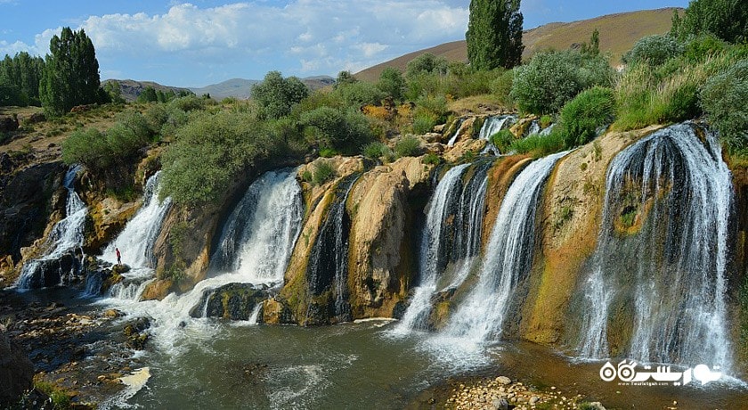 سرگرمی آبشار های مرادیه شهر ترکیه کشور وان