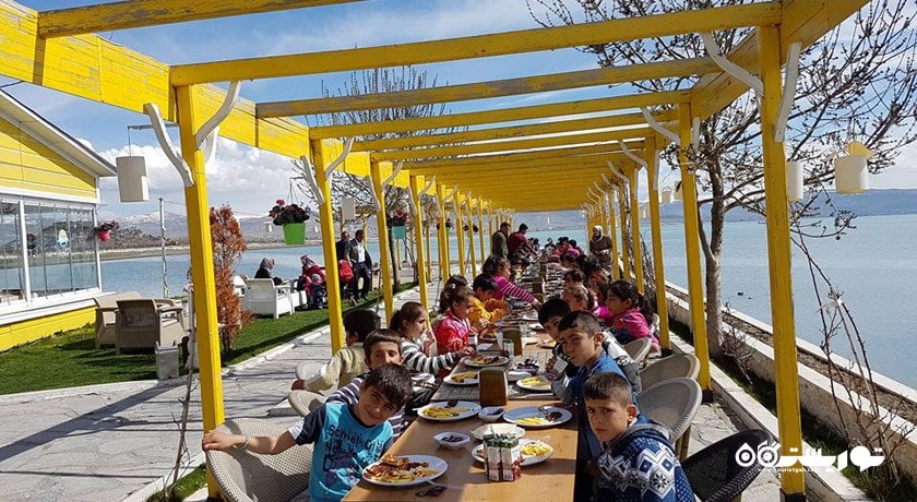 رستوران مارتی کافه شهر وان 