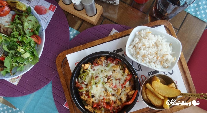 رستوران کافه زوکا شهر وان 