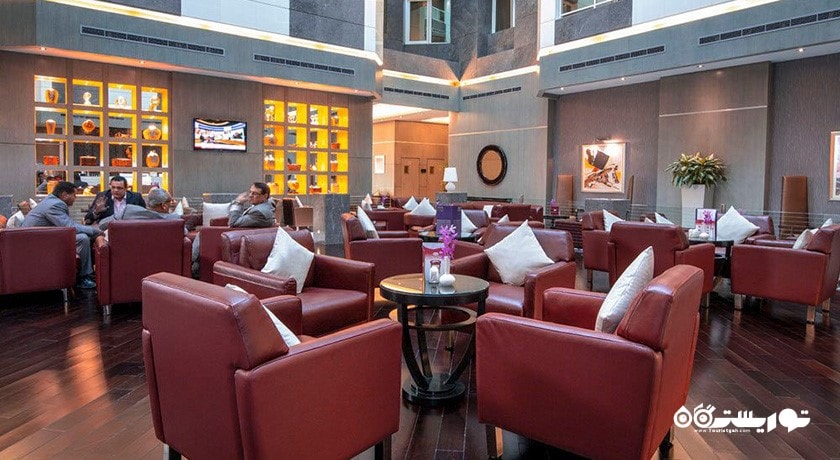 محوطه نشیمن کورت یارد کافه