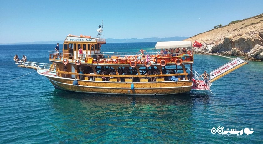 سرگرمی  قایق سواری در ازمیر شهر ترکیه کشور ازمیر