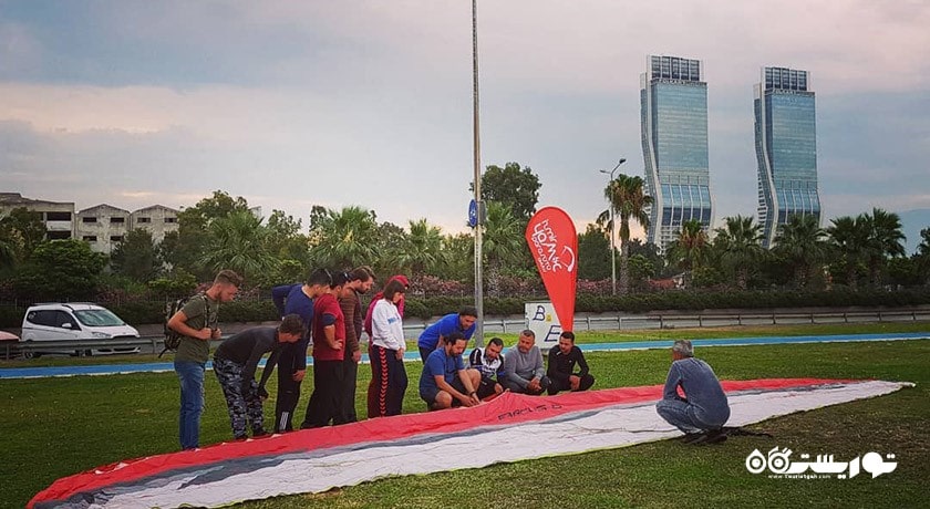 سرگرمی پاراگلایدر در ازمیر شهر ترکیه کشور ازمیر