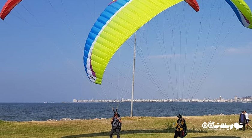 سرگرمی پاراگلایدر در ازمیر شهر ترکیه کشور ازمیر