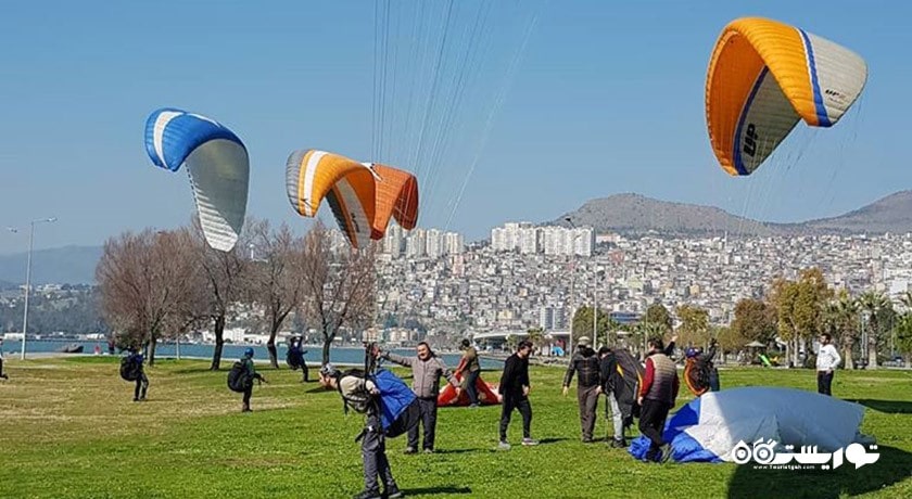 سرگرمی پاراگلایدر در ازمیر شهر ترکیه کشور ازمیر