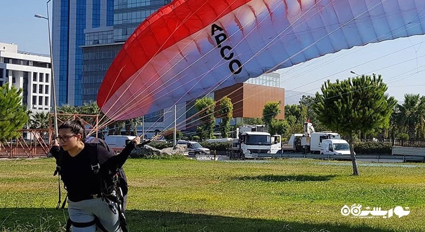 سرگرمی پاراگلایدر در ازمیر شهر ترکیه کشور ازمیر