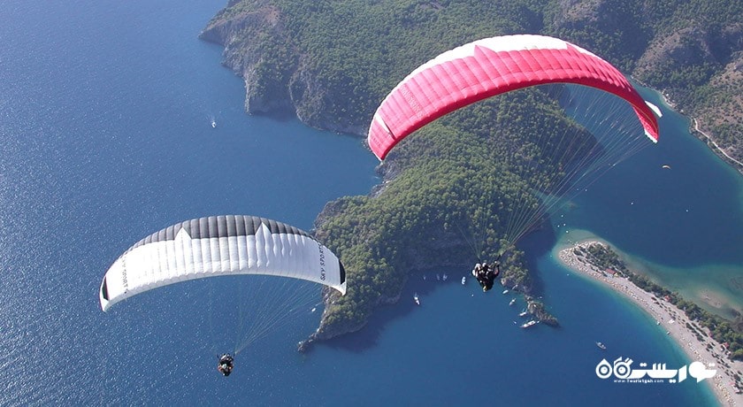 سرگرمی پاراگلایدر در ازمیر شهر ترکیه کشور ازمیر